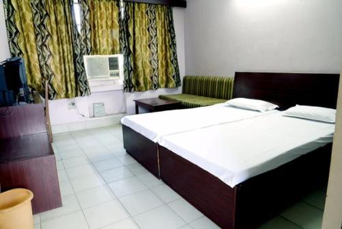 Кровать или кровати в номере Ganga hotel