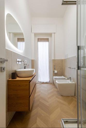 a bathroom with two sinks and a mirror at Residenza Camillo - Palermo Centro in Palermo