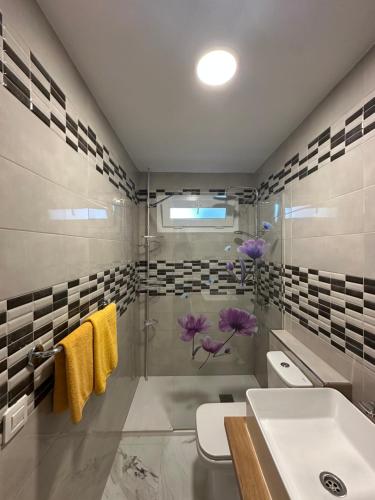 a bathroom with a toilet and a sink at Guacimeta in Los Pocillos