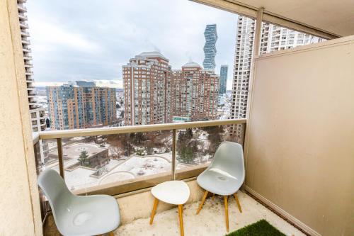 Gambar di galeri bagi High-End 2BR 2BATH Condo-Steps to Square One Mall di Mississauga