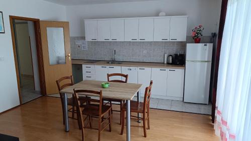 Kuchyň nebo kuchyňský kout v ubytování Apartment Zdenka-5 km from Opatija