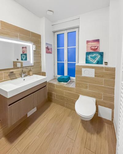Ένα μπάνιο στο Évasion détente avec Jacuzzi Sauna & Billard