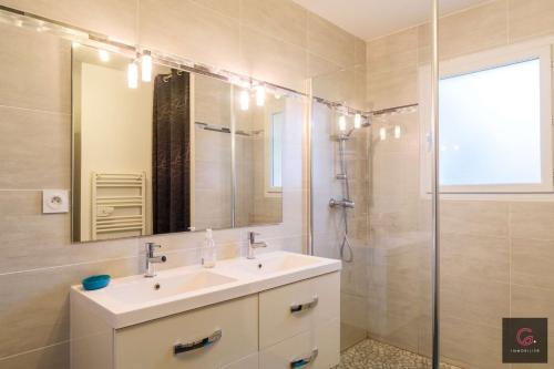 Koupelna v ubytování Biscarrosse Bourg Maison tout confort proche du centre ville