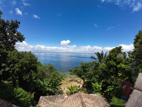 a view of the ocean from a resort at Pousada Ponta Das Pedras in Morro de São Paulo