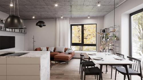 una sala de estar con una mesa y un sofá en New Prague Apartment - Varta Alpha, en Praga