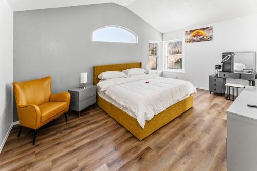 Postel nebo postele na pokoji v ubytování Franklin Luxe Oasis