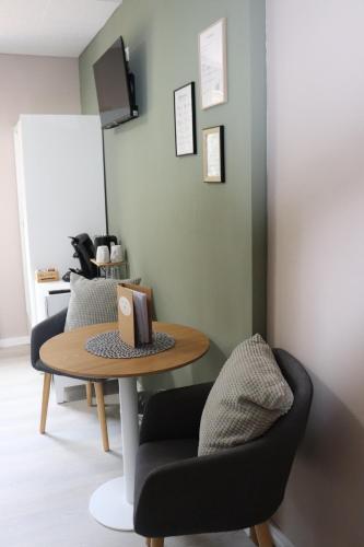 TV a/nebo společenská místnost v ubytování Pension und Apartment Landhaus Fricke