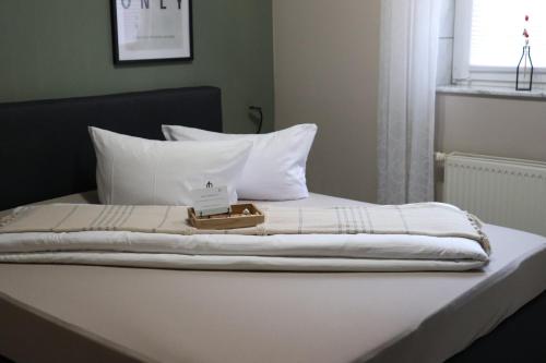 Postel nebo postele na pokoji v ubytování Pension und Apartment Landhaus Fricke