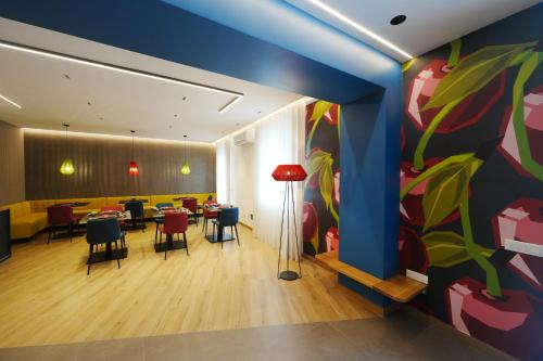 a dining room with a colorful wall at Terrazza 72 - Deluxe Room & Breakfast in Agerola