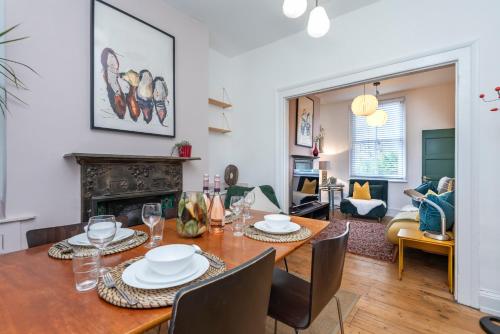 a dining room and living room with a table and chairs at Chic 1-bed Garden Flat, London, Convenient for Tower Bridge, Great Public Transport in London