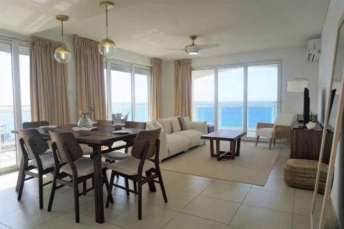 Maho Beach 2BR Premier Corner Suite
