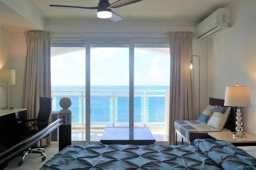 Postel nebo postele na pokoji v ubytování Maho Beach House - 2 Bedroom Corner Ocean Suite