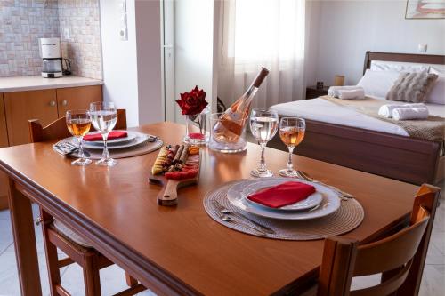 Ένα ή περισσότερα κρεβάτια σε δωμάτιο στο Haris home