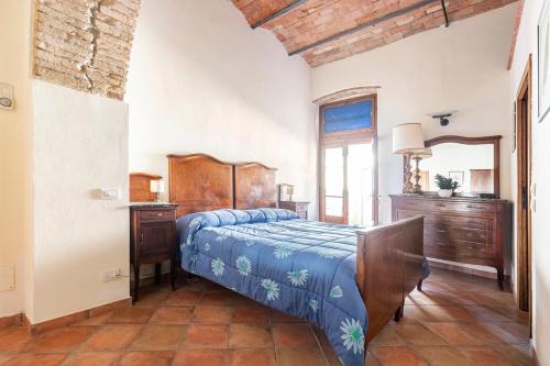 a bedroom with a bed and a dresser and a mirror at Casa di Romano - La Loggia in Marcialla