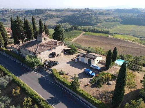 an aerial view of a house with cars parked in a driveway at Casa di Romano - La Loggia in Marcialla