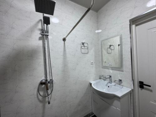 Ένα μπάνιο στο Modern Spaces 8