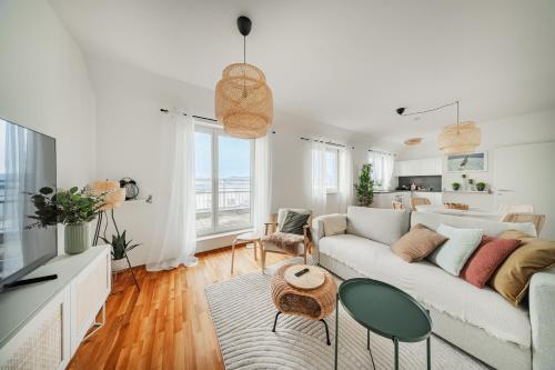 Rooftop City View Haven Apartment