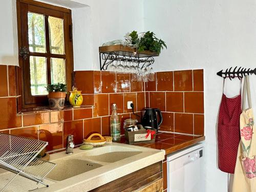 a kitchen with a sink and a window at Rez de jardin au calme dans le parc des calanques in La Ciotat