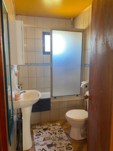 Koupelna v ubytování Cabaña con Piscina Guanaqueros