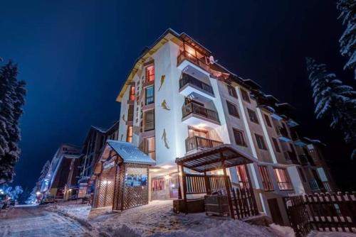 Снежна приказка Пампорово в хотел Mountain Lodge ап 29