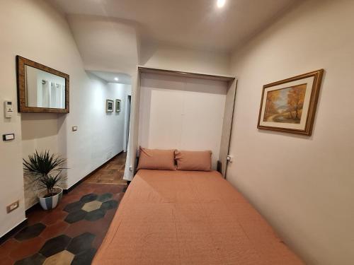 a room with a large orange blanket on a door at Il Talismano-In città -vicino al mare in Savona