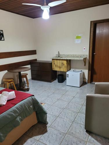 Ένα ή περισσότερα κρεβάτια σε δωμάτιο στο Pousada Realeza Atibaia