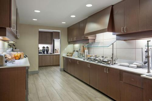 a large kitchen with wooden cabinets and a large kitchen at Residence Inn Tampa Westshore Airport in Tampa