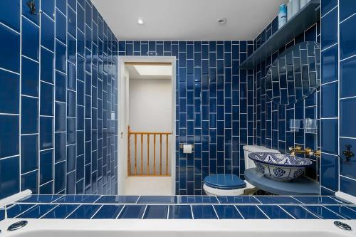 Ένα μπάνιο στο Jacuzzi Suite
