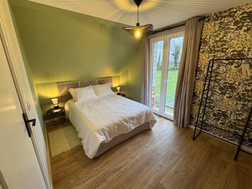 En eller flere senge i et værelse på Appartement Moderne et Cosy à Grand Bourgtheroulde Proche de la Côte Normande