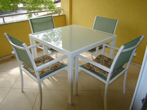 a white table and two chairs sitting next to a window at Apartment Zana in Sali