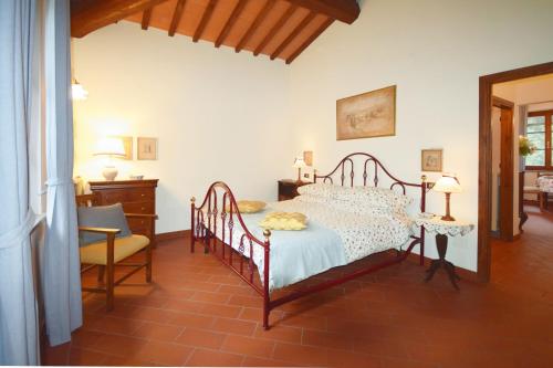 Giường trong phòng chung tại Agriturismo San Francesco Amalia and Anna