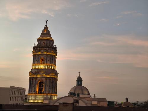a clock tower on top of a building at Lindo apartmento en PLAZA PRINCIPAL in Lima