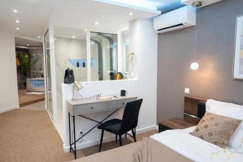 Voodi või voodid majutusasutuse Premium Cayenne Appartement- Private Cine & SPA -CTIS HOME toas