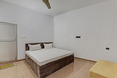 Katil atau katil-katil dalam bilik di Hotel O Mahadevi Lawn