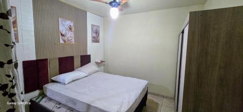 Postel nebo postele na pokoji v ubytování QUARTO para casal com BANHEIRO COMPARTILHADO