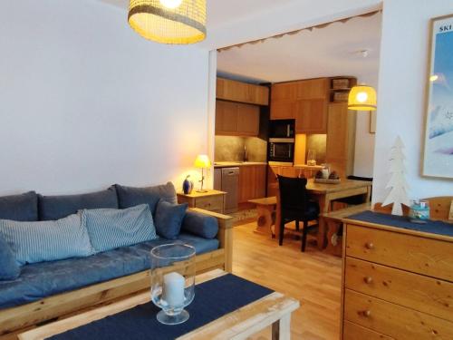 À Prapoutel : 2 pièces cabine, pied des pistes, balcon, 4ème étage - FR-1-771-60