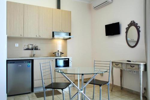 Η κουζίνα ή μικρή κουζίνα στο Avra Apartments