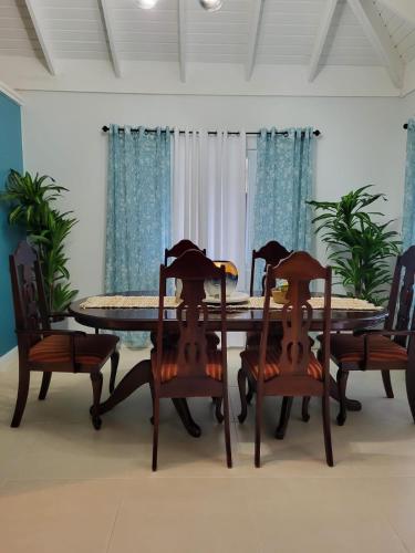 a dining room with a table and chairs at KK'S Elite Escape with private beach in Richmond