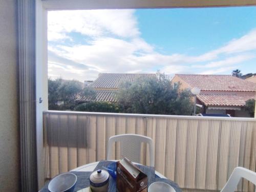 Photo de la galerie de l'établissement Appartement T2 avec Climatisation et Parking à Narbonne-Plage - FR-1-795-57, à Narbonne