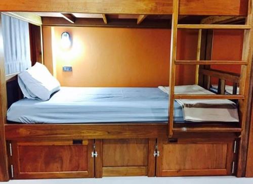 Postel nebo postele na pokoji v ubytování NOMAD HOSTEL KRABI AND TRAVEl