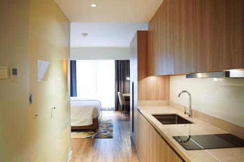 Η κουζίνα ή μικρή κουζίνα στο Standard Rockwell SkylineView Twin by PremiumStayPH