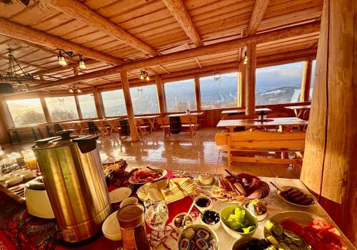 Jídlo v penzionu nebo okolí