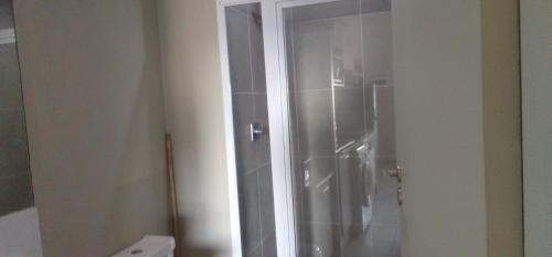 Koupelna v ubytování Central Sandton Rooms Nowifi