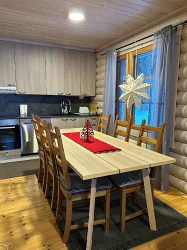 Kuchyň nebo kuchyňský kout v ubytování Villa Saimaa