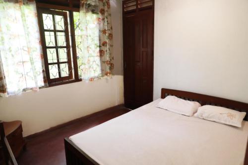 Postel nebo postele na pokoji v ubytování Ovin Villa Mirissa