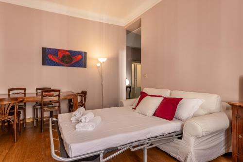 Elegant Apartment with Parking - Central Station