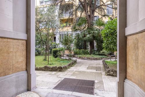 Elegant Apartment with Parking - Central Station