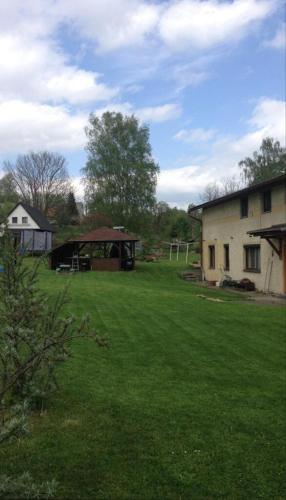 a yard with a house and a gazebo at Apartmán Teplice nad Metují in Teplice nad Metují