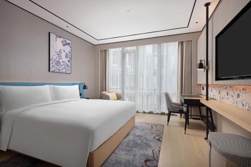 Ένα ή περισσότερα κρεβάτια σε δωμάτιο στο Hilton Garden Inn Jingdezhen Taoyuan Valley