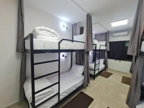 Postel nebo postele na pokoji v ubytování New Bazaar Hostel